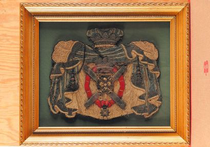 null Importante broderie en fort relief aux «Armes sous couronne» d'un Maréchal en...