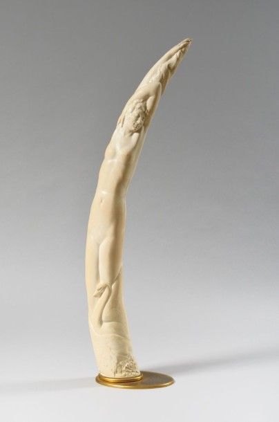 EMILE JUST BACHELET (1892-1981) «Léda» 1934, Pièce unique. Sculpture en ivoire. Fentes,...