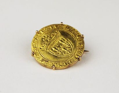 null Écu d'or à la couronne sous Charles VI monté en broche, monture en or jaune....
