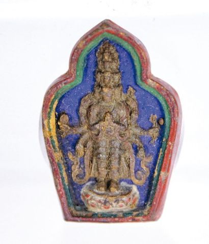 TIBET Petit plaque en terre cuite représantant un buddha en bas-relief. XIXème siècle...