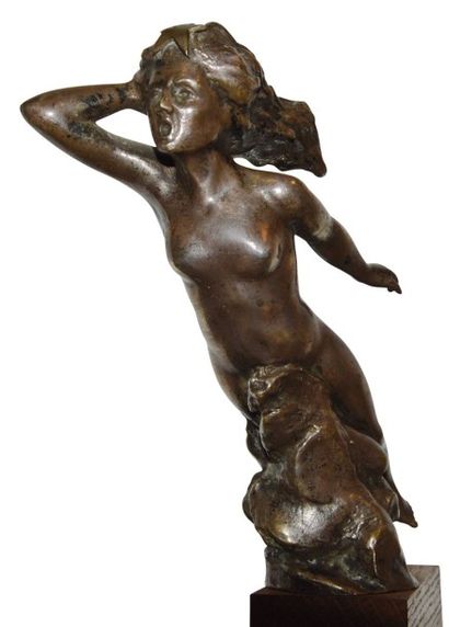 null «L'etoile» Signee Van de Voorde (Georges Van de Voorde, 1878- 1970) Bronze argente....