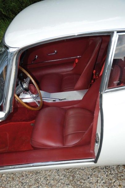 1962 JAGUAR Type E 3.8 L Chassis n° 886429 
Carte grise française 

La Jaguar Type...