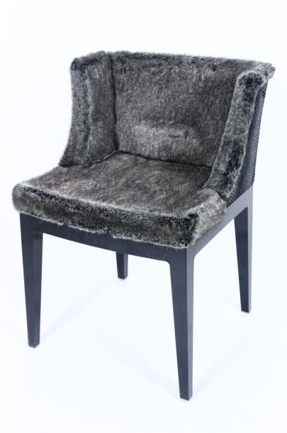null Chaise modèle "Mademoiselle Kravitz Chair". Dos en cuir tressé noir de couleur...