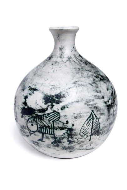 JACQUES BLIN (1920-1955) Vase bouteille. Épreuve en céramique émaillée vert pâle...