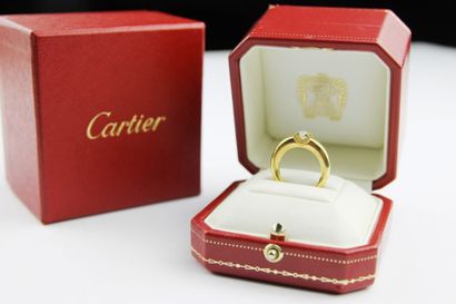 CARTIER SOLITAIRE en or jaune modèle "Louis Cartier 3 serti d'une diaamnts de taille...