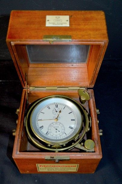 null Rare chronomètre de Marine dans sa boite d'origine Numérotés: 11259 Dimension:...