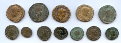 null "Lot de douze bronzes romains: 4 sesterces Maximin, Alexandre Sévère, Philippe...