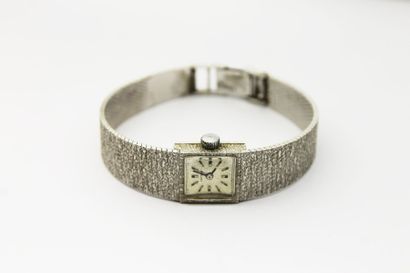  MONTRE BRACELET en or gris, le cadran carré, index, le bracelet en or gris brossé....