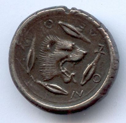 null "SICILE ? LEONTINI (476-468) Cavalier nu. R/. Tète de lion rugissant entourée...