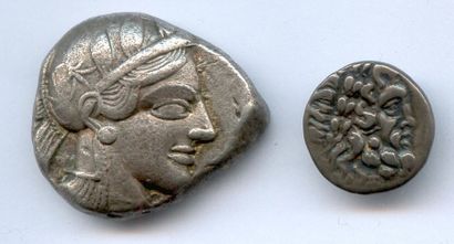 null "Lot de deux monnaies grecques en argent: Tétradrachme d'Athènes (440-420) et...