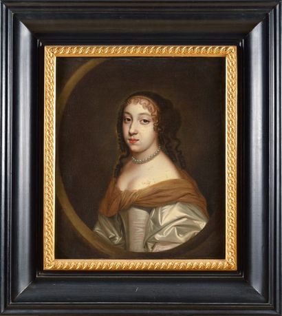 Suiveur de Pierre MIGNARD (1612-1695) Femme au collier de perles Huile sur toile...