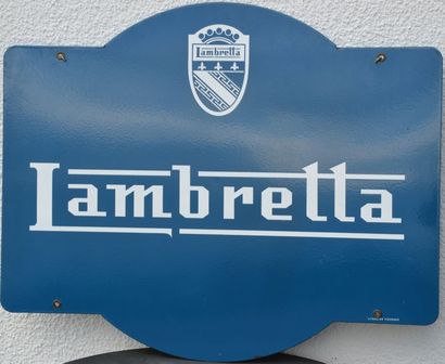 null «Lambretta» Plaque émaillée Lambretta, simple face, fond bleu, lettre et écusson...