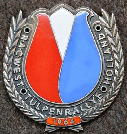 null «Badge Rallye des Tulipes - Hollande» Badge en métal émaillé en forme de tulipe,...