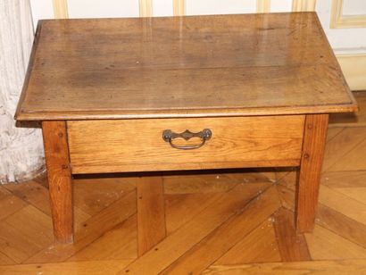 null Petite TABLE BASSE rustique en chêne offrant un tiroir en ceinture Haut: 43...