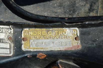 1955 CITROEN TRACTION 15/6 H 
Châssis: 727677 
Moteur: W01895
 Caisse: 6HA1688 
Carte...