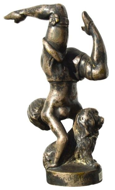 null «La Pirouette» Mascotte signée H. Briand, éditeurs à Paris. Bronze argenté....