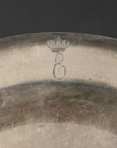 null Service d'Eugene de Beauharnais Plat en argent gravé au marli «E» sous couronne....