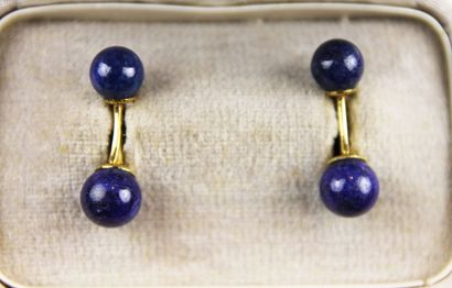 ANONYME ANONYME

Boutons de manchettes en or, ornés de pierres lapis lazulis.