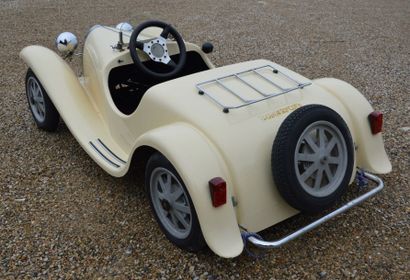 null "Voiture à moteur pour enfant, Arola Star 55 (Bugatti)" Fabrication Arola sous...