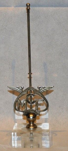 null «M.C.F» Mascotte du Motocycle-club de France. Bronze argenté. Version porte...