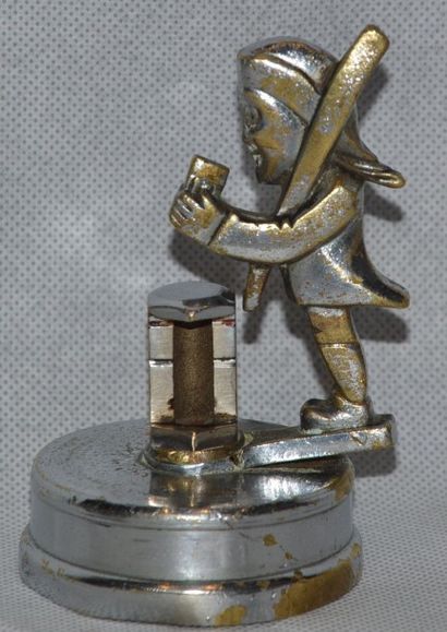 DHINN(XXe) «Guignol» Mascotte signée Dhinn. Bronze nickelé. Avec thermomètre (tube...