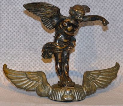 null «Angelot loterie» Mascotte en bronze argenté, registered 67778. Etait montée...