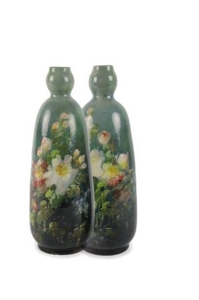 MONTIGNY-SUR-LOING - Atelier de Georges Delvaux Deux vases bouteille à col étranglé...