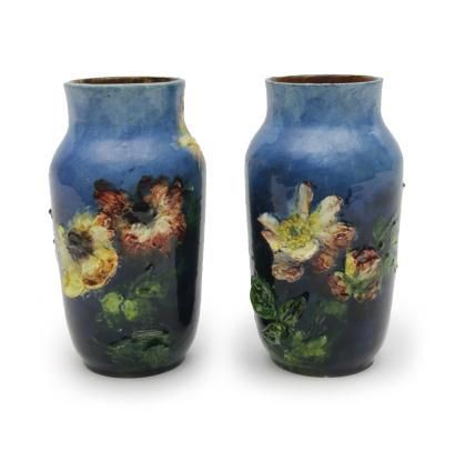 MONTIGNY-SUR-LOING - Atelier de Louis-Eugène Schopin 
Paire de vases de forme balustre...
