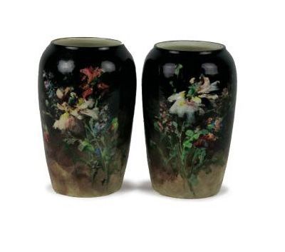 MONTIGNY-SUR-LOING - Atelier de Georges Delvaux 
Paire de vases à décor de fleurs...