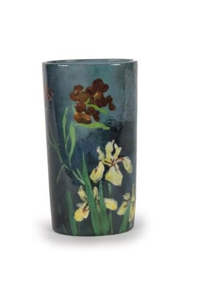 MONTIGNY-SUR-LOING (*) Vase obus à décor de fleurs sur fond bleu marque au revers...