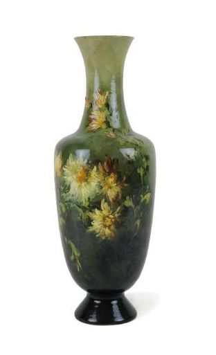 MONTIGNY-SUR-LOING - Atelier Boué et Petit Vase balustre à décor de chrysanthèmes...