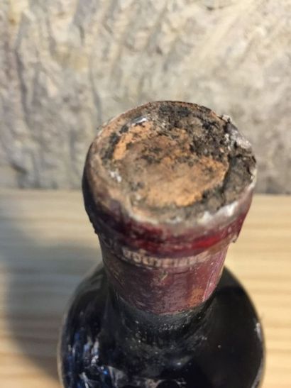 null 1 MAG
Château PETRUS (Pomerol) 1949
Très beau/dessus capsule manquant