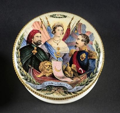 null Deux bonbonnières: «L’Empereur Napoléon III et l’Impératrice Eugénie» en buste...