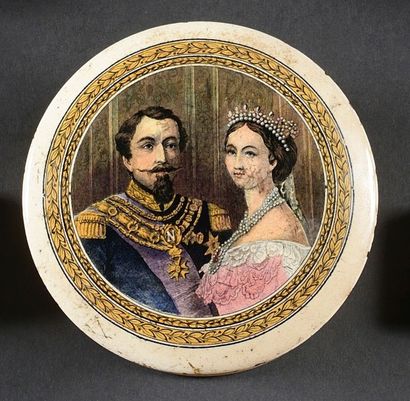 null Deux bonbonnières: «L’Empereur Napoléon III et l’Impératrice Eugénie» en buste...