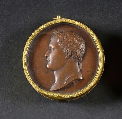 DENON, d’après «L’Empereur Napoléon Ier» Médaille ronde par Andrieu en bronze. Avers...