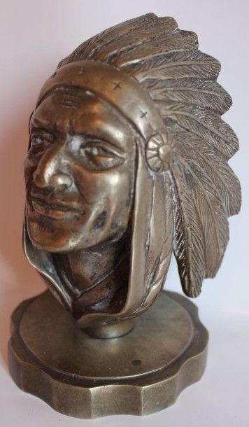 null “Le dernier des Mohicans”
Mascotte en bronze argenté d’après BERTIN. Grand modèle,...