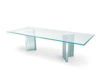 Luigi MASSONI (Né en 1930) «Scalata» le modèle créé en 1965. Table de salle à manger....