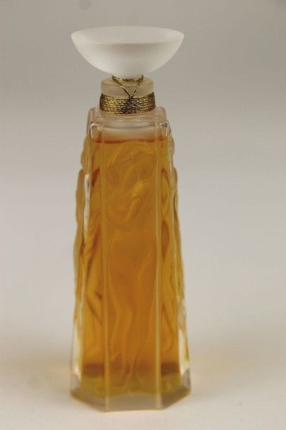 LALIQUE Parfums Fondé par Marie-Claude LALIQUE (1935-2003)
