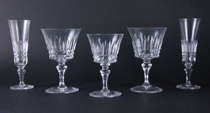 BACCARAT Partie de service de verres en cristal modèle Picadilly comprenant: 12 verres...