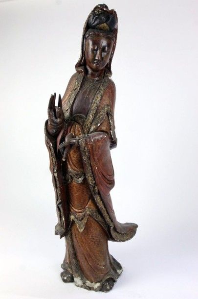 CHINE Guanwyn Statue en bois et stuc laqué polychrome
Haut: 110 cm Nombreux éclats,...