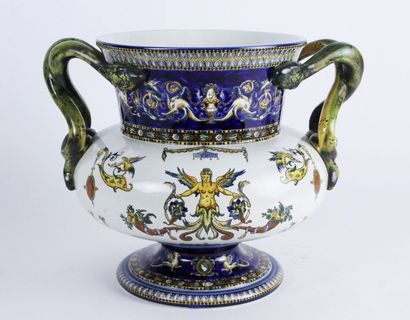 GIEN Cache-pot en faience polychrome émaillée à décor renaissant sur fond blanc à...