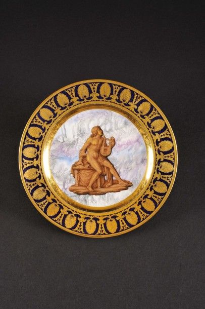 MANUFACTURE IMPERIALE DE SEVRES Assiette en pâte dure du «Service de dessert sur...