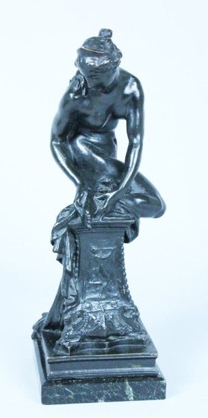 Jean de BOLOGNE (1529-1608) (D'après) Femme examinant son pied Bronze patiné sur...