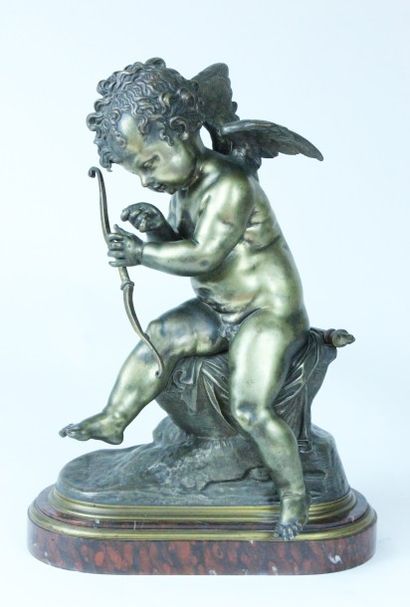 Charles LEMIRE (1741-1827) L’Amour mettant une corde à son arc Bronze signé sur la...