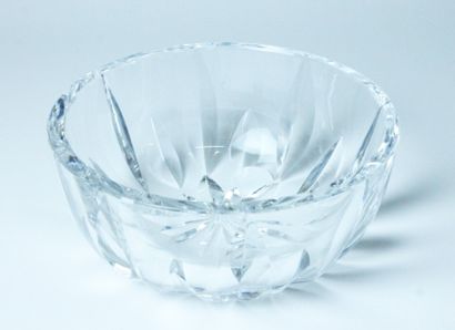 SAINT LOUIS Compotier en cristal taillé. Diam : 22 cm Etat neuf.