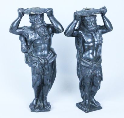 null PAIRE D'ATLANTES en bronze à patine brune. Venise, XVIIème siècle Haut : 44,5...