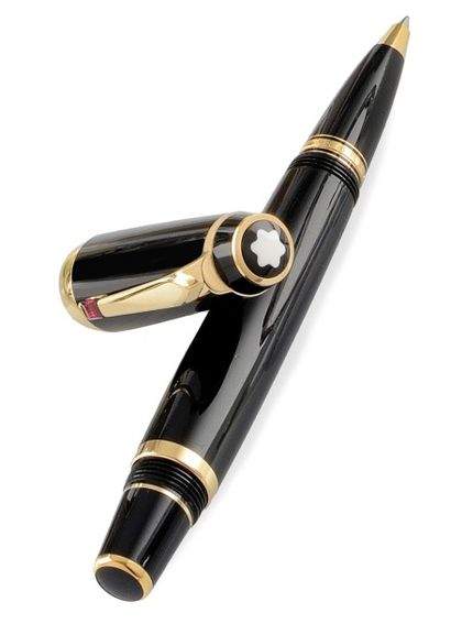 MONTBLANC Stylo à bille en résine noire, dans son étui.
Longueur: 12,5 cm
Poids brut:...