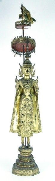 THAÏLANDE Statuette de divinite en metal dore à la feuille
 Fin XIXème siècle
 Haut...