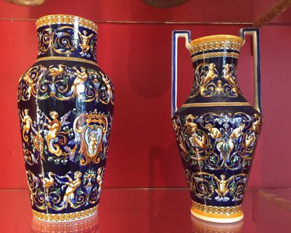 null GIEN Deux vases de forme balustre en porcelaine polychrome à fond bleu dont...