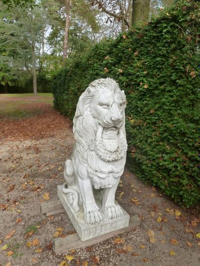 null PAIRE DE LIONS en marbre blanc. 
XIXème siècle
Haut : 125 cm
 
Vente sur désignation.
à...